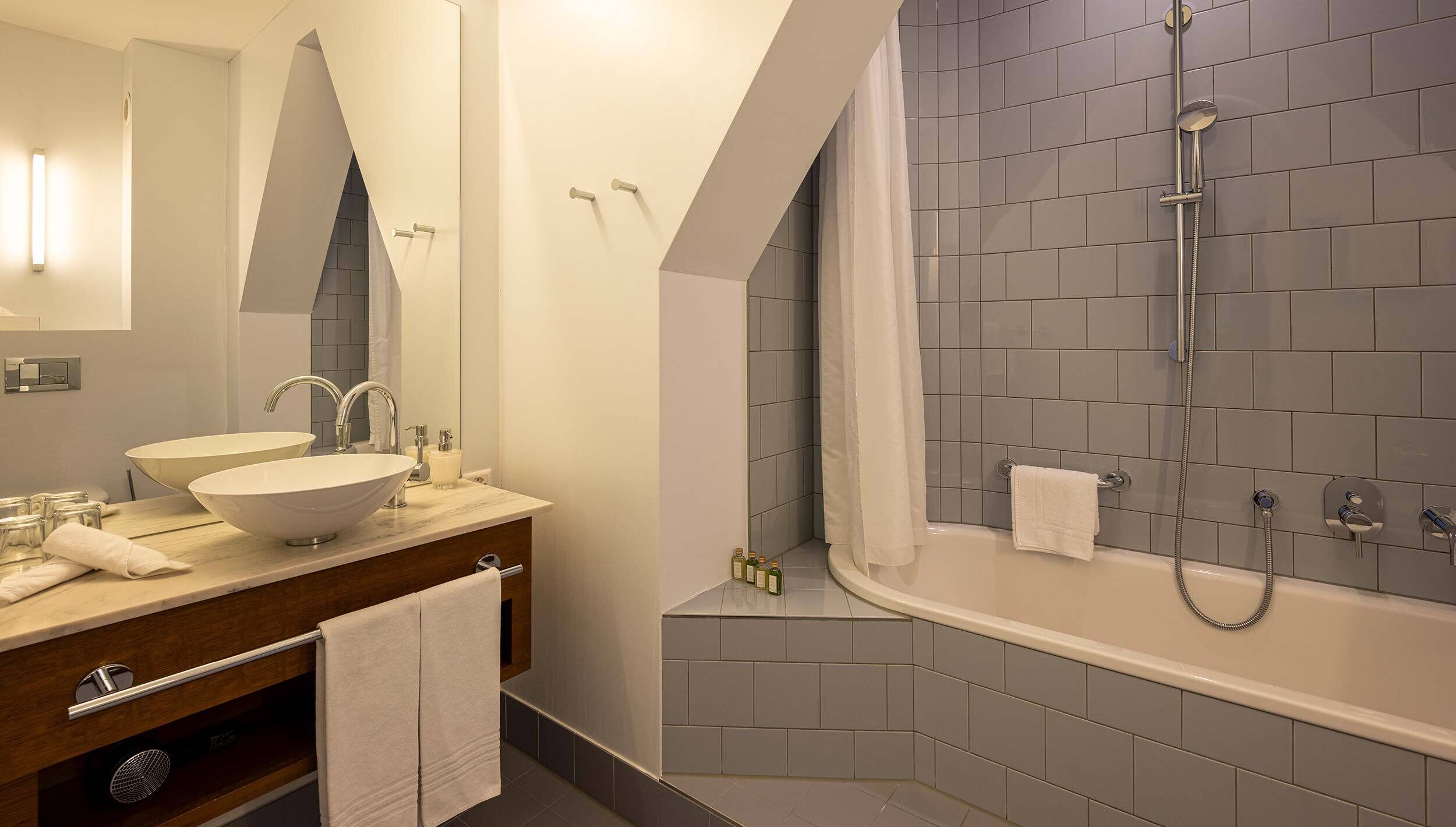 Zimmer 201 suite jugendstil hotel paxmontana 15